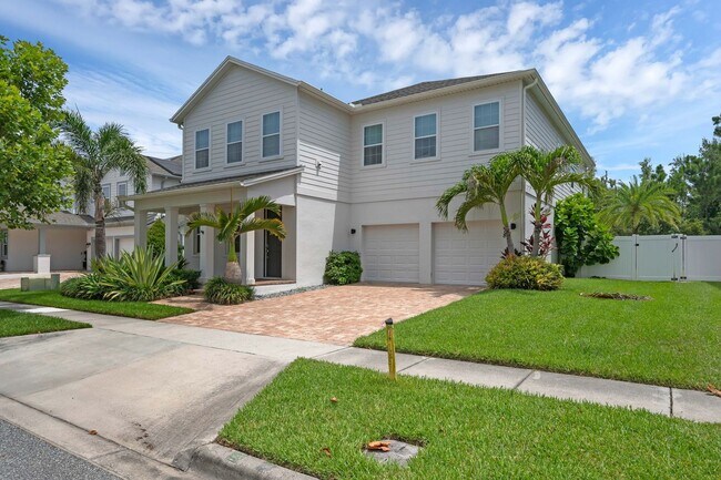 Building Photo - Gorgeous 4 bedroom/3.5 bath estate home fo...