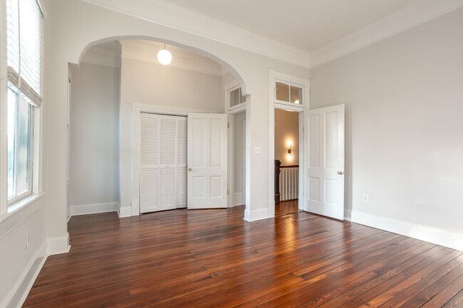 Building Photo - Downtown Close to Forsyth Park