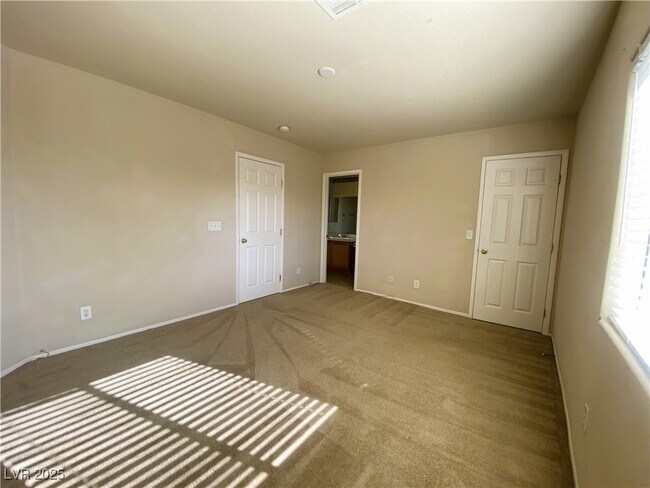 Building Photo - 3646 Surfboard Ct