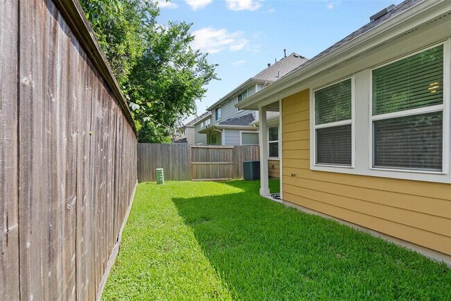 Building Photo - 6439 Wilshire Ridge