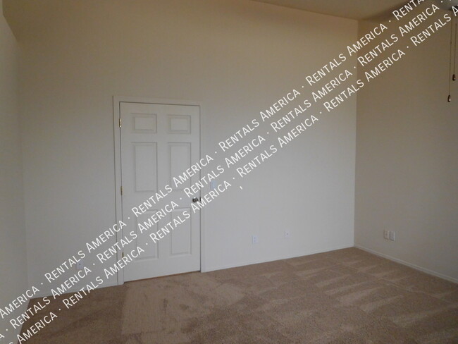 Building Photo - 5747 N 105th Ln