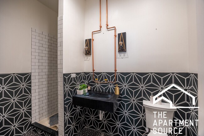 Building Photo - 3134 W Carroll Ave