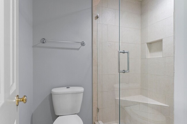 Building Photo - 2013 Fox Ridge Rd