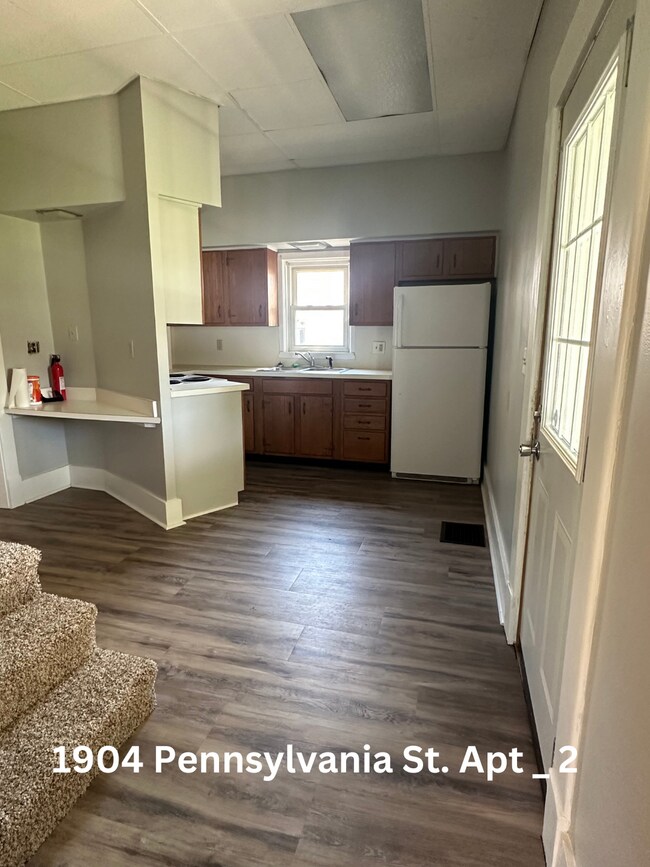 Building Photo - 1904