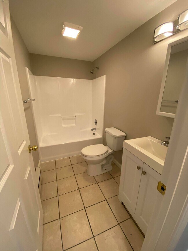 Building Photo - 1341 Main St