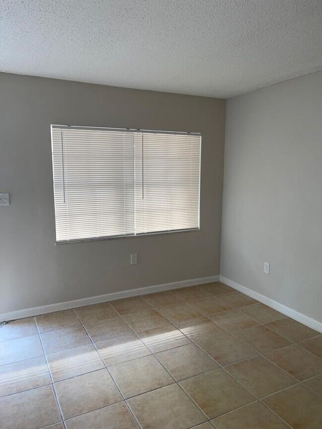 Interior Photo - Uptown 22