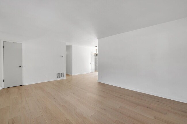 Building Photo - Freshly Remodeled 4 Bedroom 2 Bathroom Single Family Home.