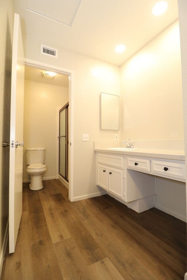 Building Photo - 204 San Luis Rey Dr