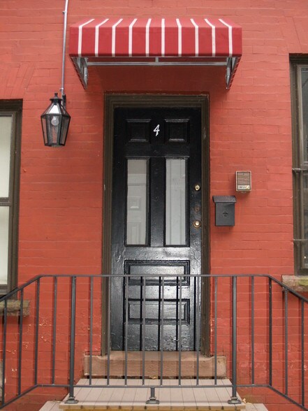 Apt 4 Front Door - 390 Linwood Ave