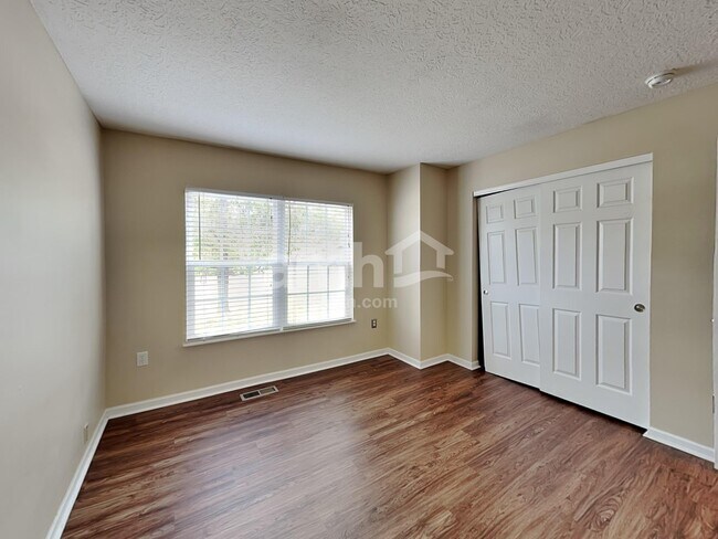 Building Photo - 211 Cherrytree Ln