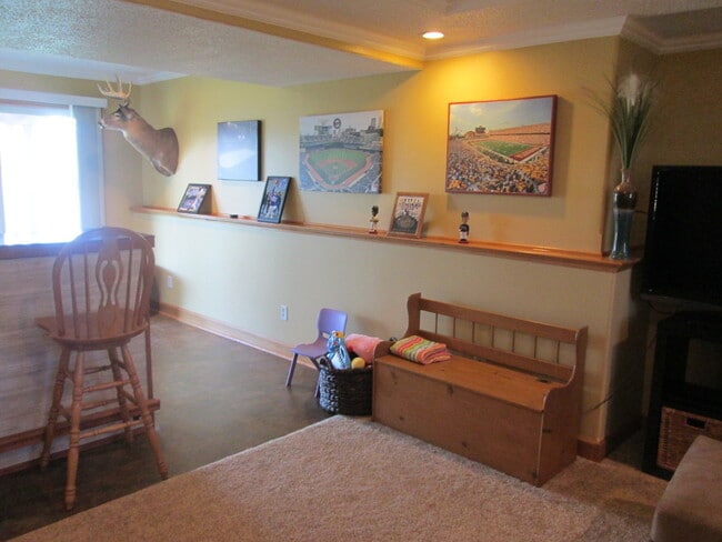 Building Photo - Beautiful 4 Bedroom Available For Rent!