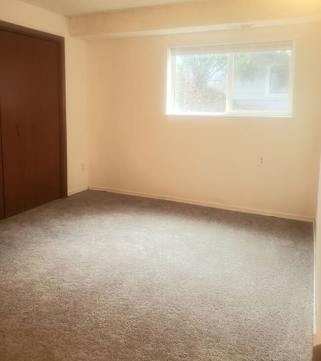 Building Photo - Wonderful Two-Level Beaverton Home with Backyard and Greenspace