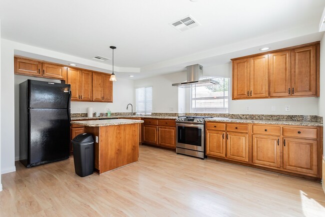 Building Photo - Beautiful Remodeled 3 Bed Home in the SW