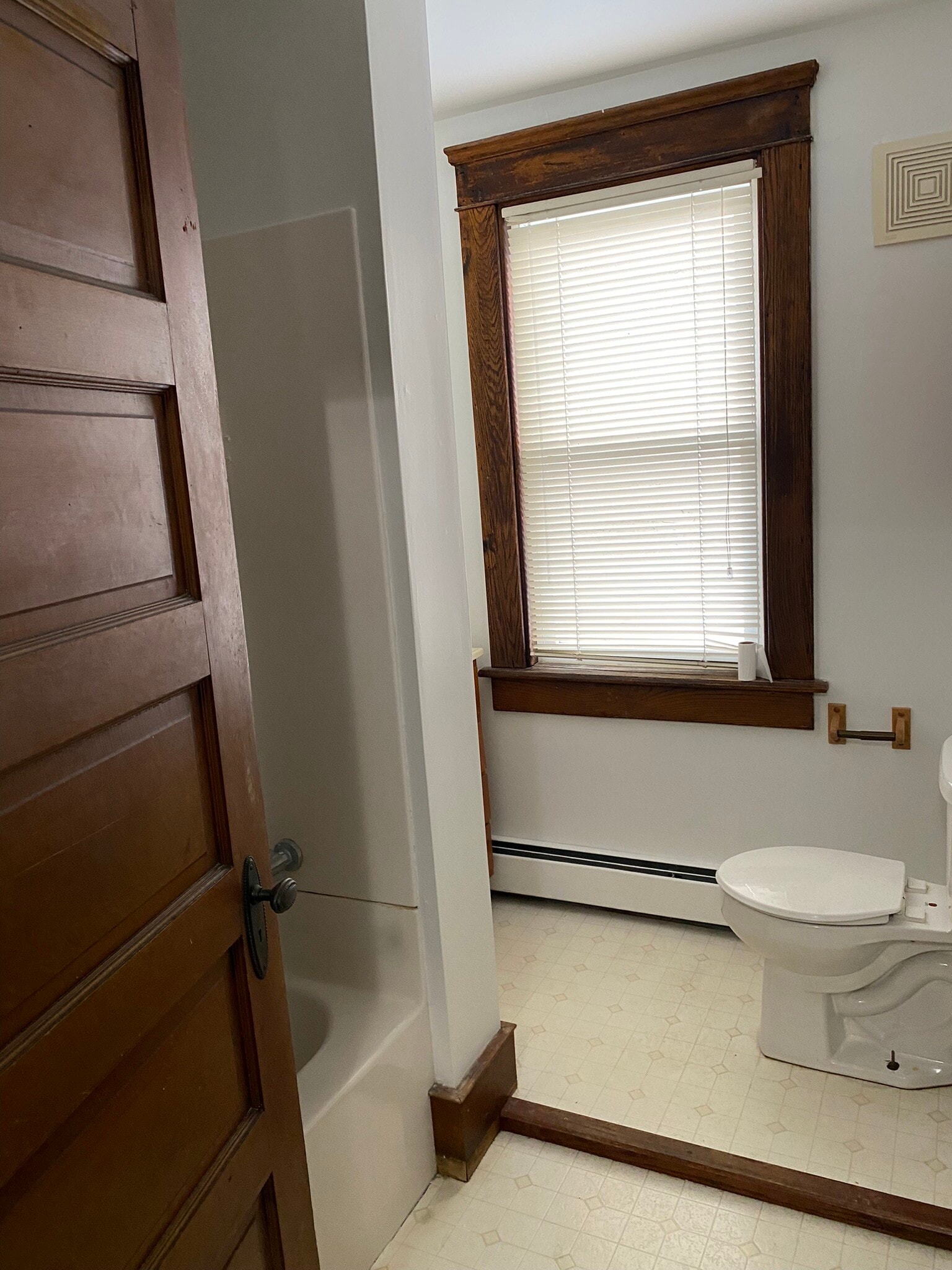 Building Photo - 241 W Pine St