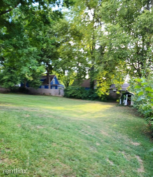Building Photo - 3 br, 1.5 bath Duplex - 8 Hawthorne Place 10