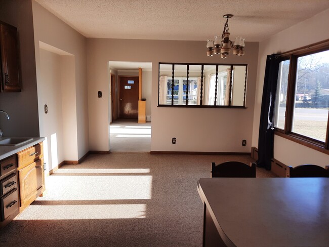 Dining room - 6979 US Highway 2 41 M35