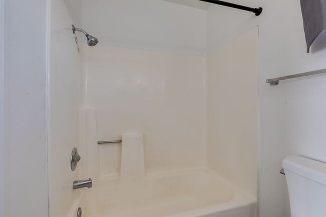 Building Photo - Double Primary Townhome with Spacious Backyard in 89115!