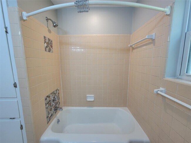 Building Photo - 2513 W 45th St