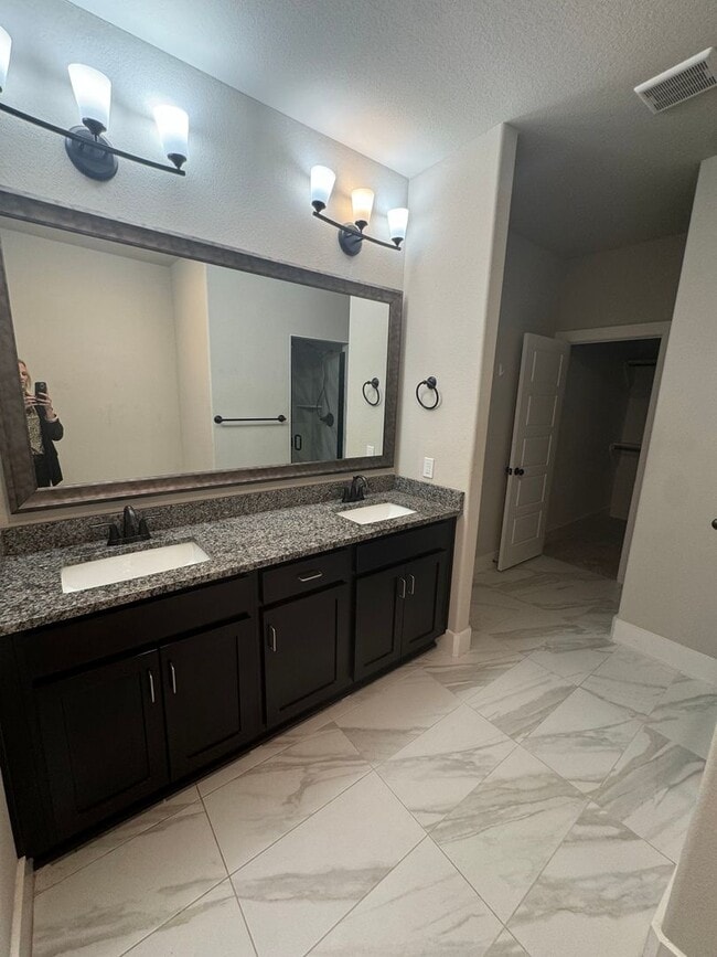 Building Photo - COMING SOON - Commuter Friendly - 3/2/2