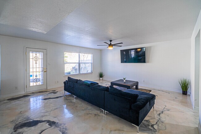 Building Photo - 301 Lienege Rene Ct