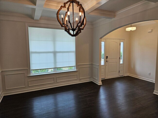 Building Photo - Beautiful unfurnished 3 bed 2.5 bath home ...