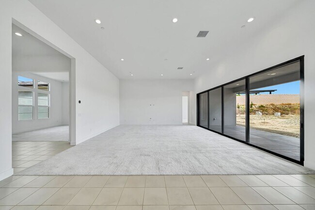 Building Photo - 30000 N Camino los Robles