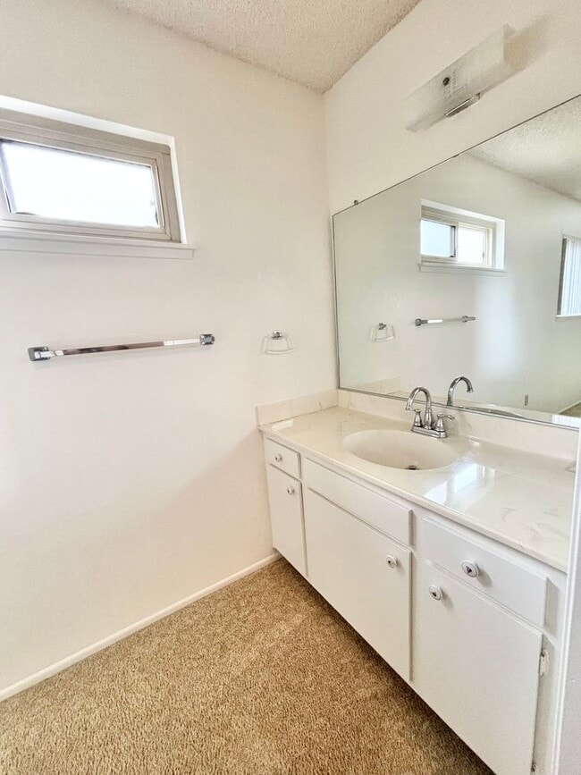 Building Photo - Spacious 4 Bedroom Home Available Now!