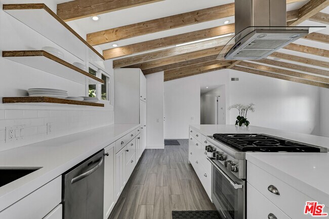 Building Photo - 6249 Tapia Dr