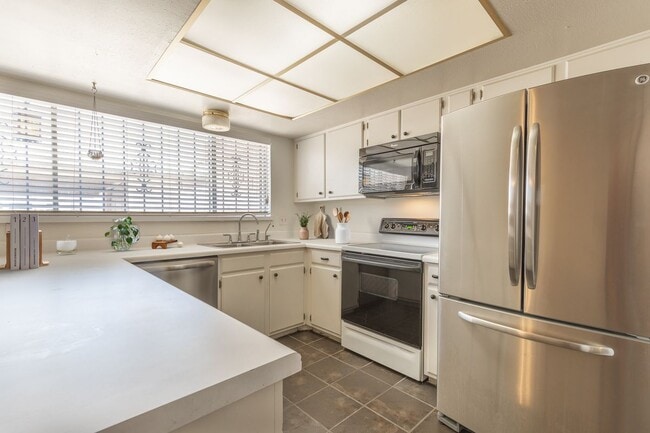 Building Photo - 6746 Crown Ridge