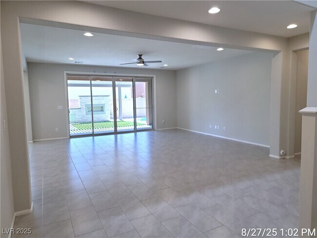 Building Photo - 905 Claystone Ridge Ave