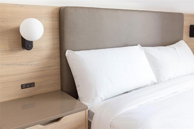 Building Photo - 159 NE 6th St