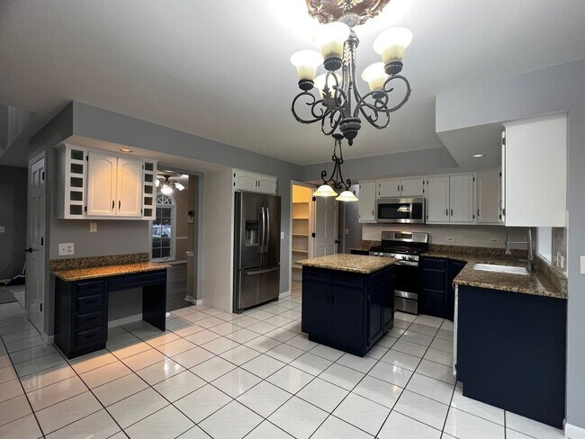 Building Photo - Incredibly beautiful 4 Bedroom 2.5 Bath Home
