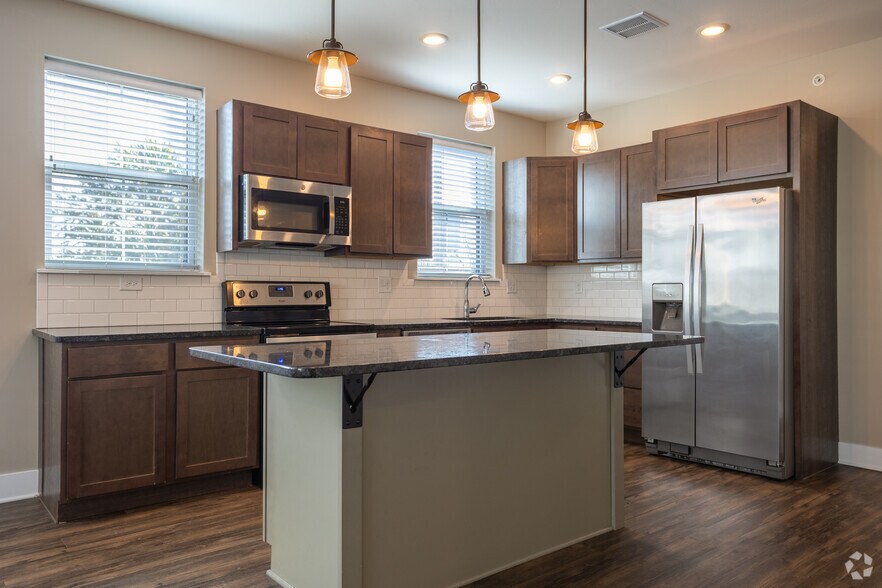 4BR, 2BA - 1,320SF - Kitchen - Trowbridge Flats