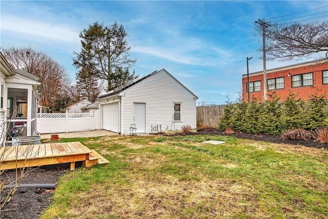 Building Photo - 11 Elmcroft Ave