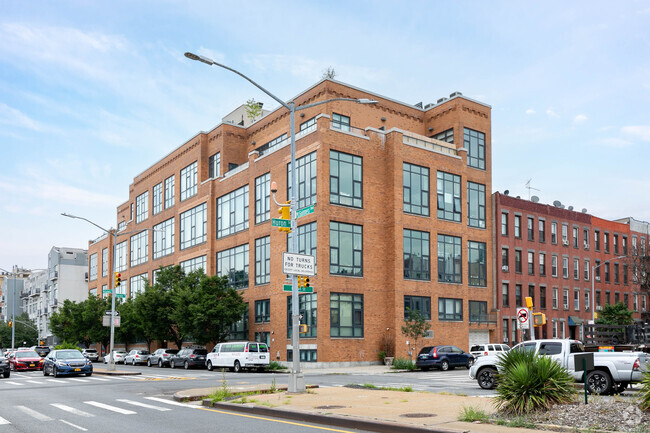 Building Photo - Lofts 305