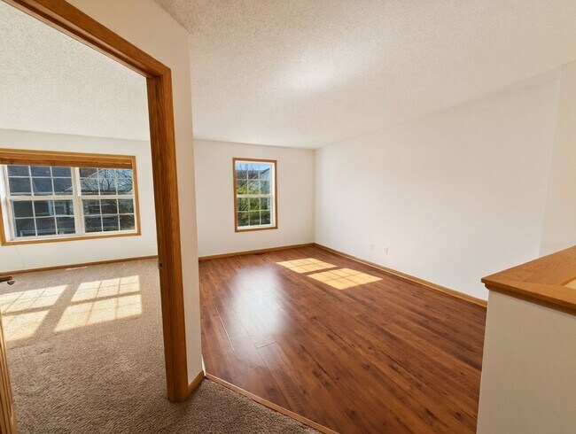 Building Photo - Rare 2bed + Loft Townhome in Maple Grove