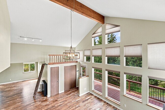 Building Photo - Beautiful mountain home