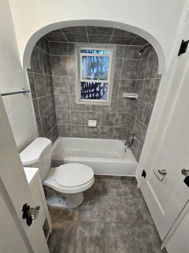 Building Photo - 818 S Arizona Ave