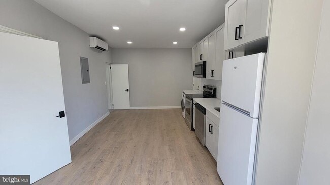 Building Photo - 4663 Umbria St