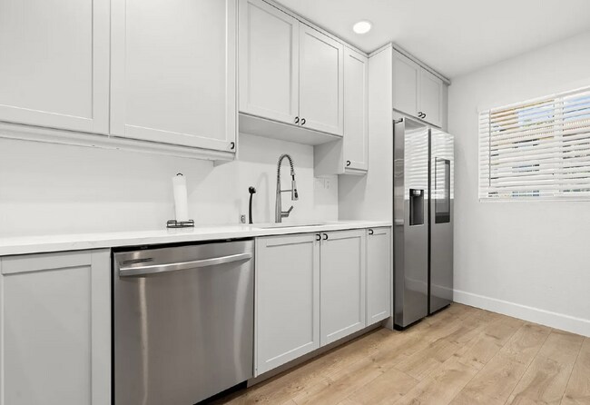 Building Photo - $3,750 - 3 Bed / 2.5 Bath Townhome in San Diego Near SDSU