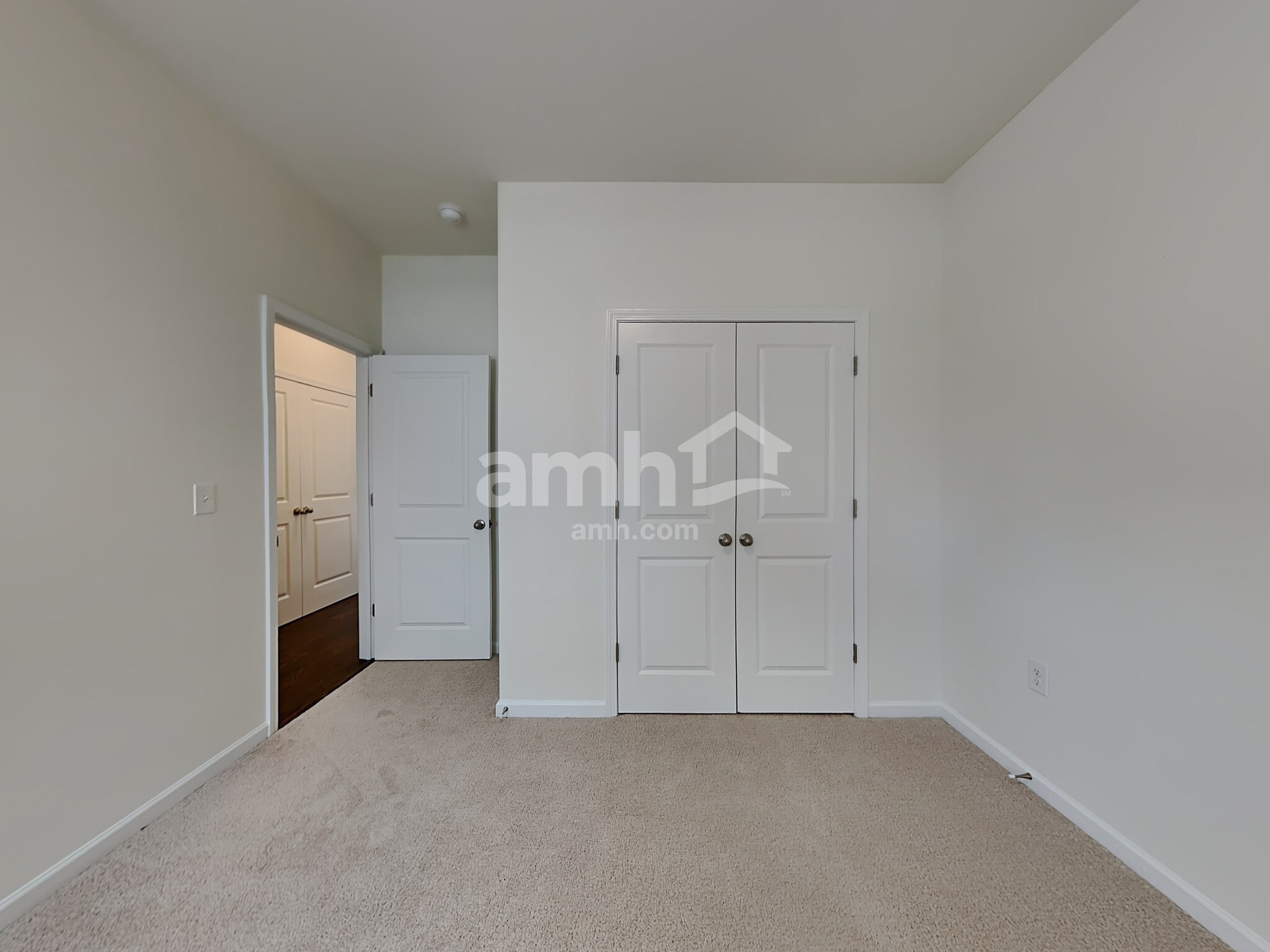 Building Photo - 553 Friar Park Ln