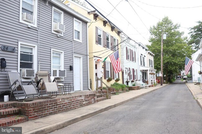 Primary Photo - 22-24 Miles Ave-22-22