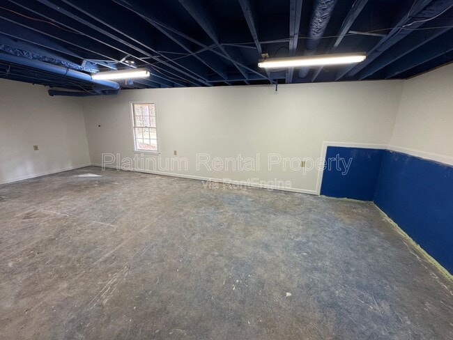 Building Photo - 4007 Shady Cir NW