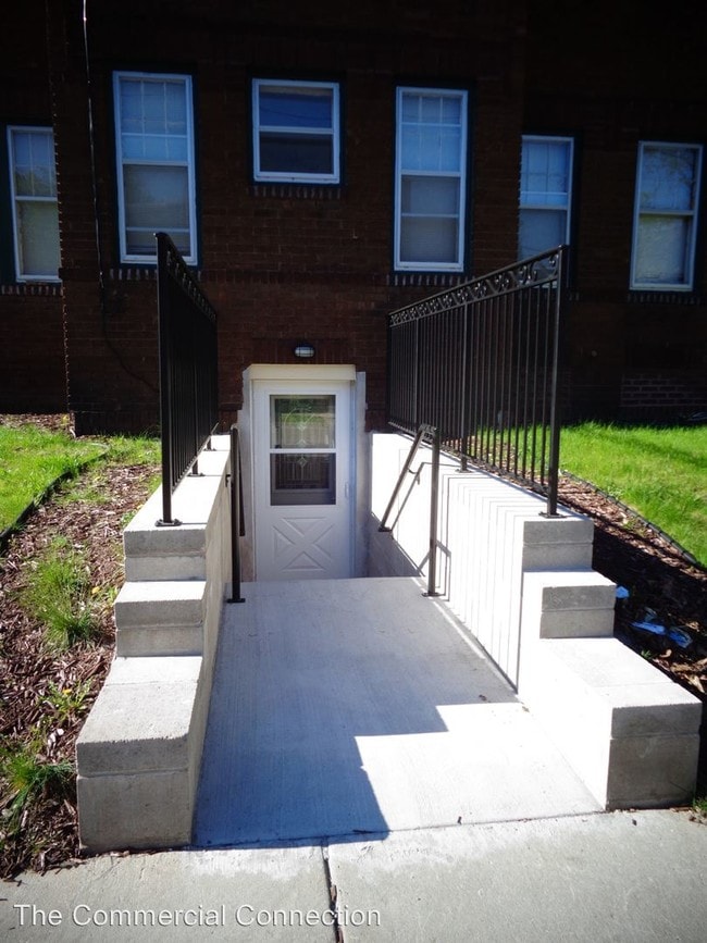 Building Photo - 2200 Harriet Ave