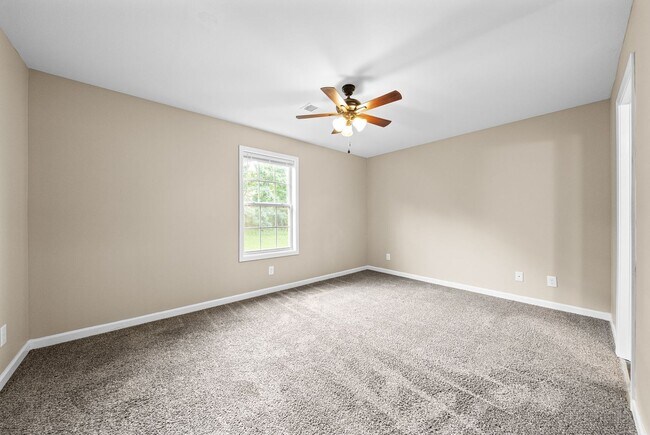 Building Photo - 148 Center Pointe Dr