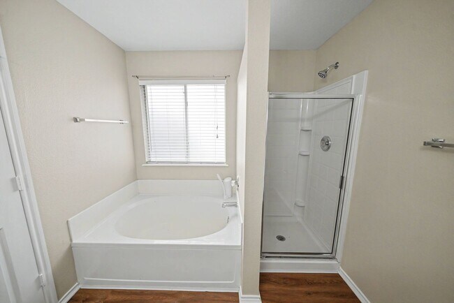 Building Photo - 11114 Hillsdale Loop