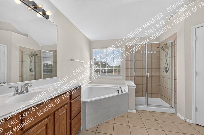 Building Photo - 12330 Red Hawk Dr