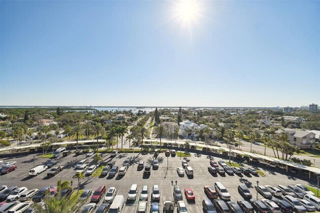 Building Photo - 880 Mandalay Ave