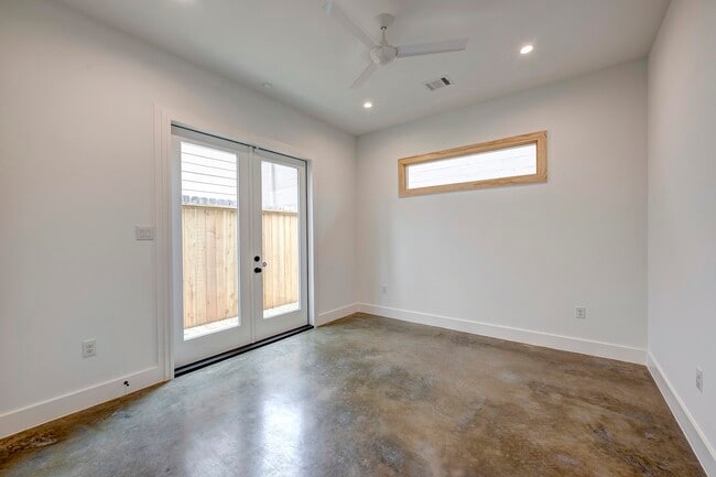 Building Photo - 1717 Airline Dr