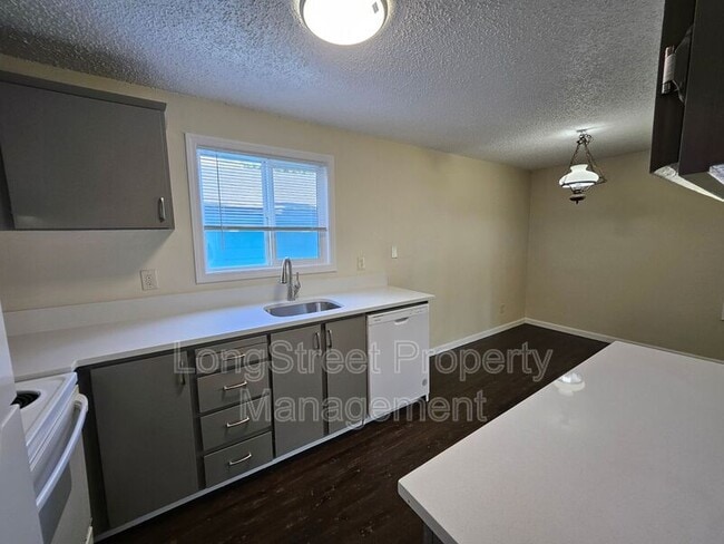 Building Photo - 14171 SW Allen Blvd